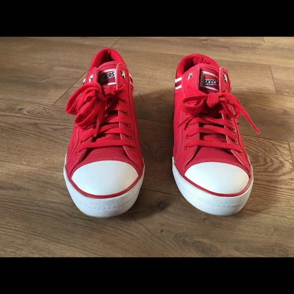 Sketchers Sneakers Red Stars and Stripes 8.5 - Picture 2 of 10